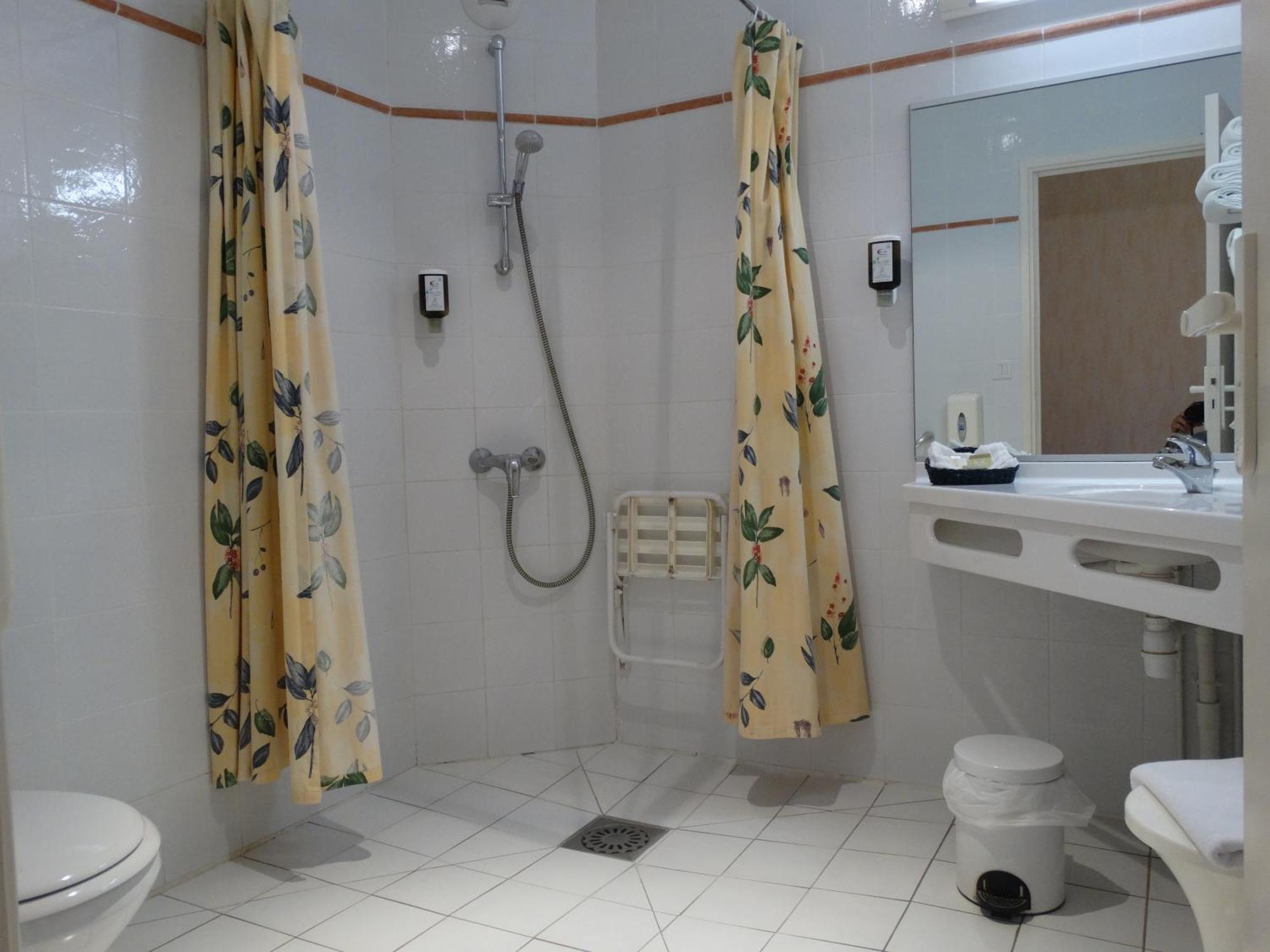 Logis Hotel Du Pont Neuf Le Veurdre Kültér fotó