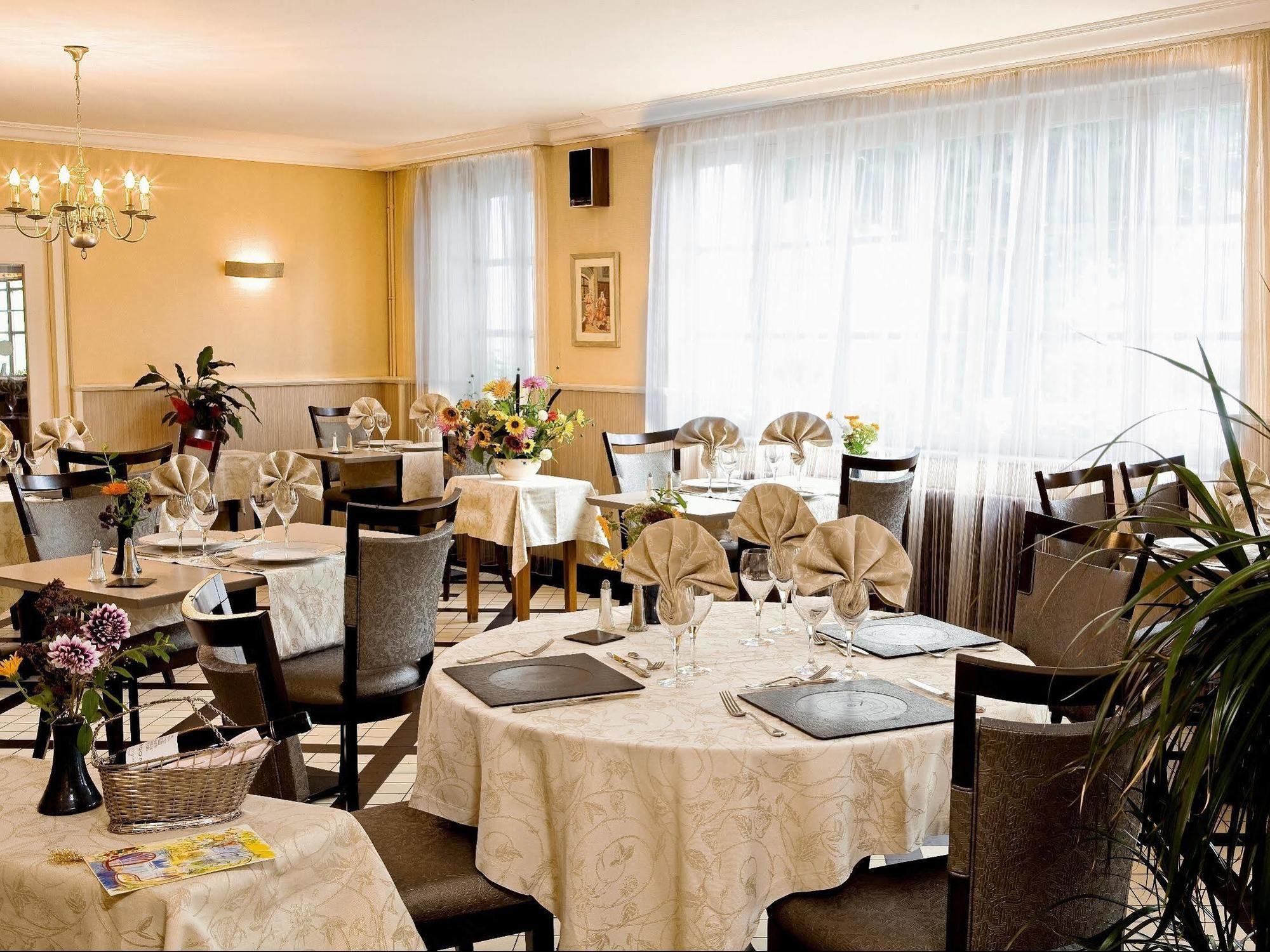 Logis Hotel Du Pont Neuf Le Veurdre Kültér fotó