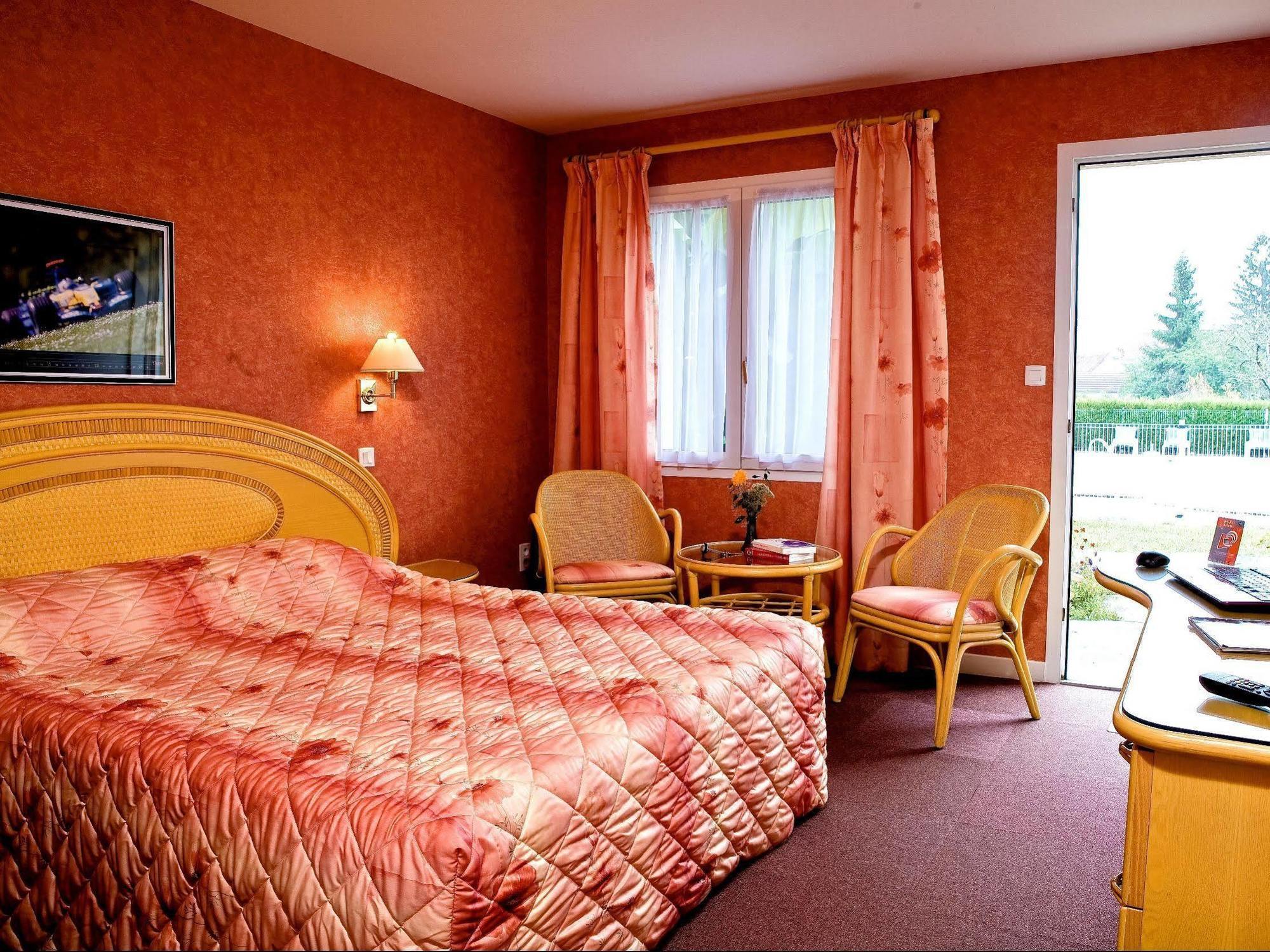 Logis Hotel Du Pont Neuf Le Veurdre Kültér fotó