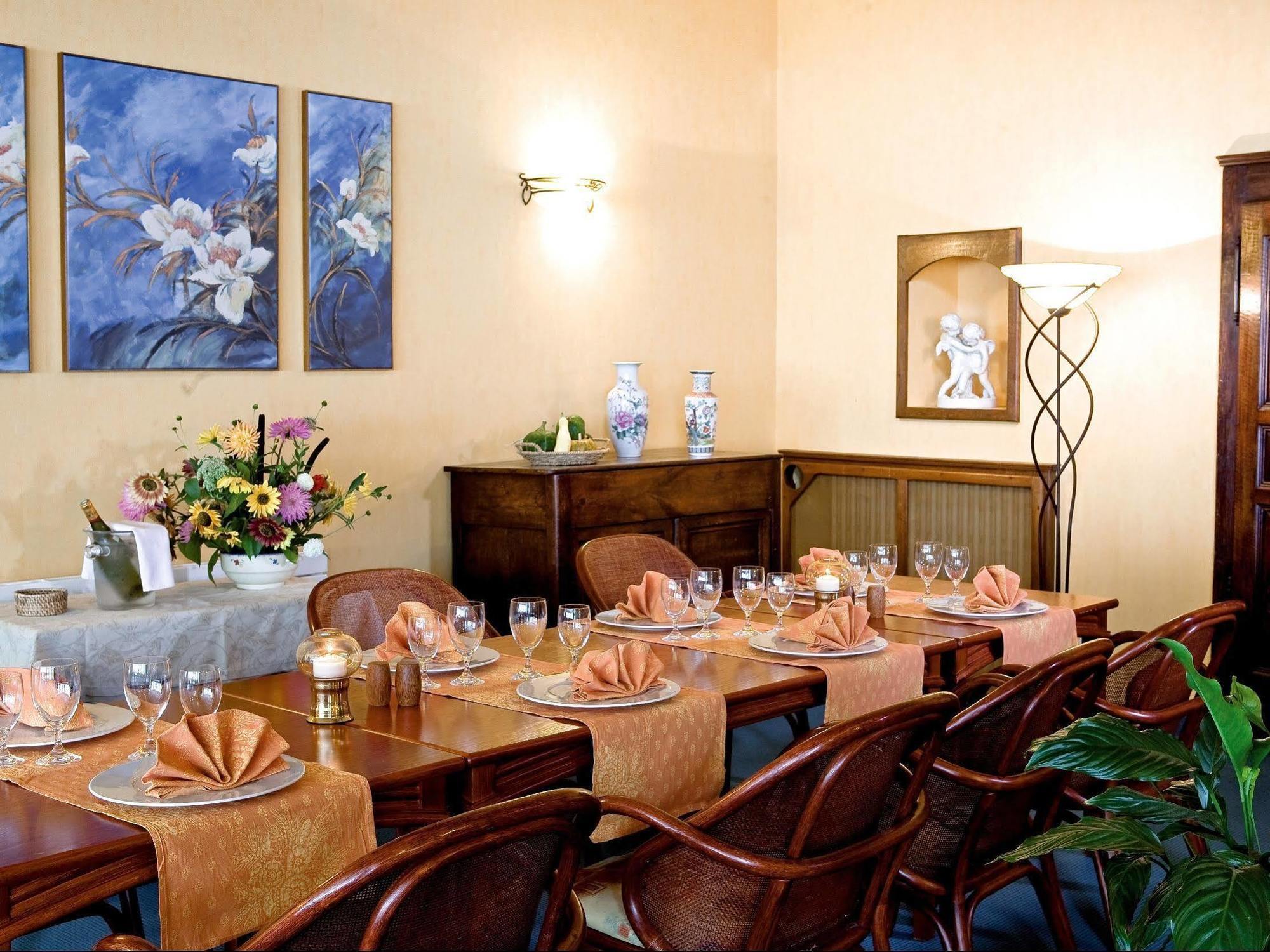 Logis Hotel Du Pont Neuf Le Veurdre Kültér fotó