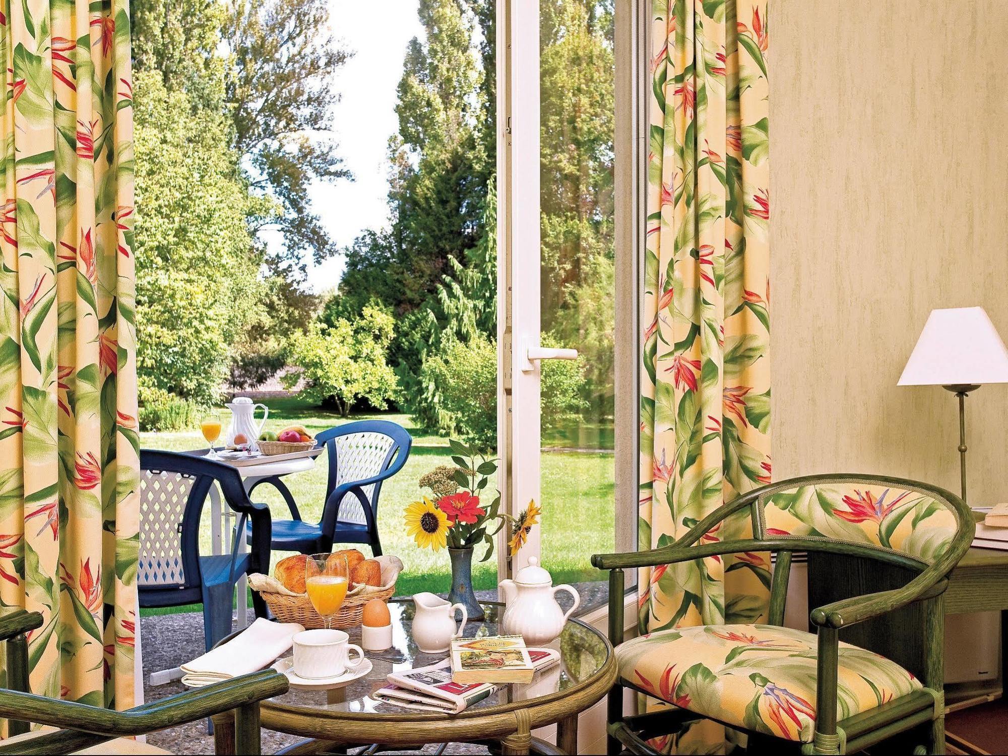 Logis Hotel Du Pont Neuf Le Veurdre Kültér fotó