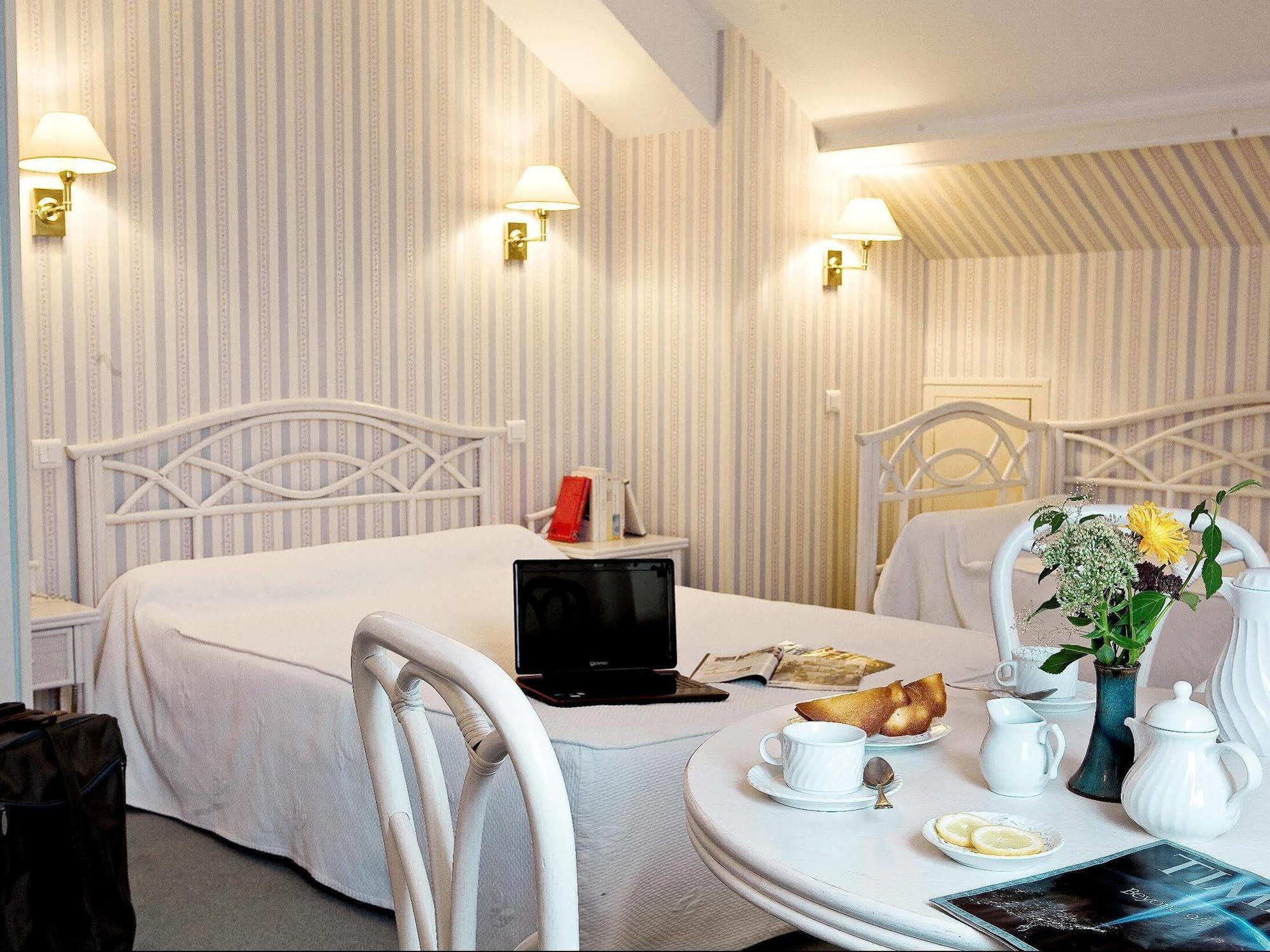 Logis Hotel Du Pont Neuf Le Veurdre Kültér fotó