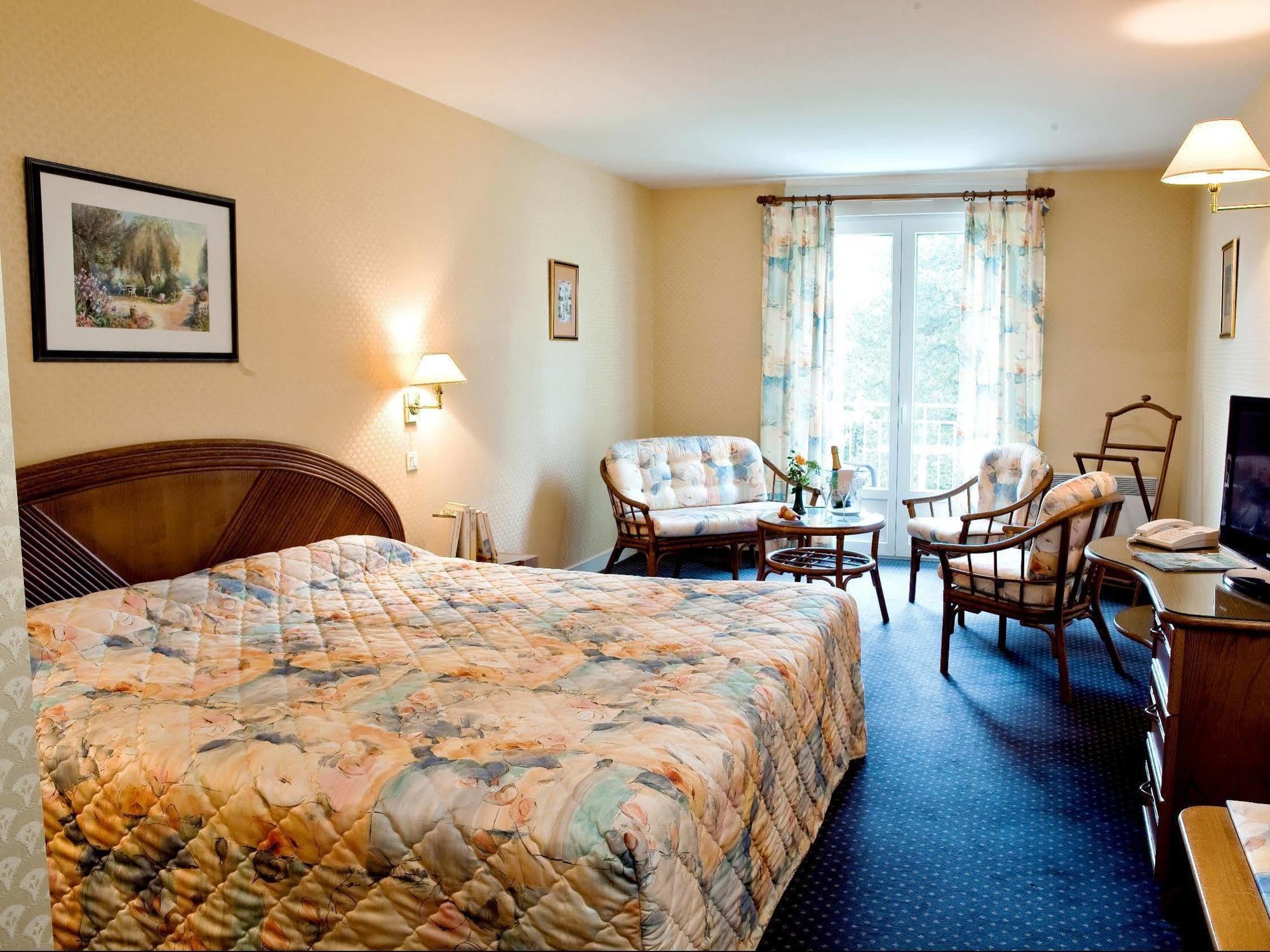 Logis Hotel Du Pont Neuf Le Veurdre Kültér fotó