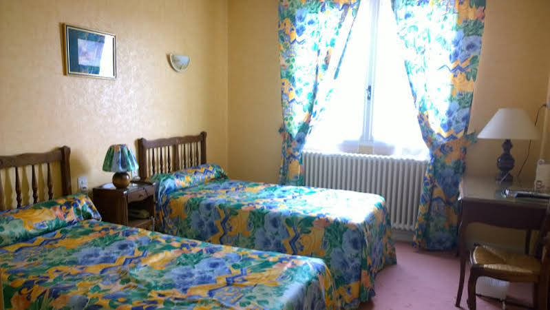 Logis Hotel Du Pont Neuf Le Veurdre Kültér fotó