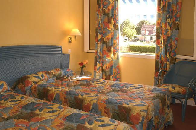 Logis Hotel Du Pont Neuf Le Veurdre Kültér fotó